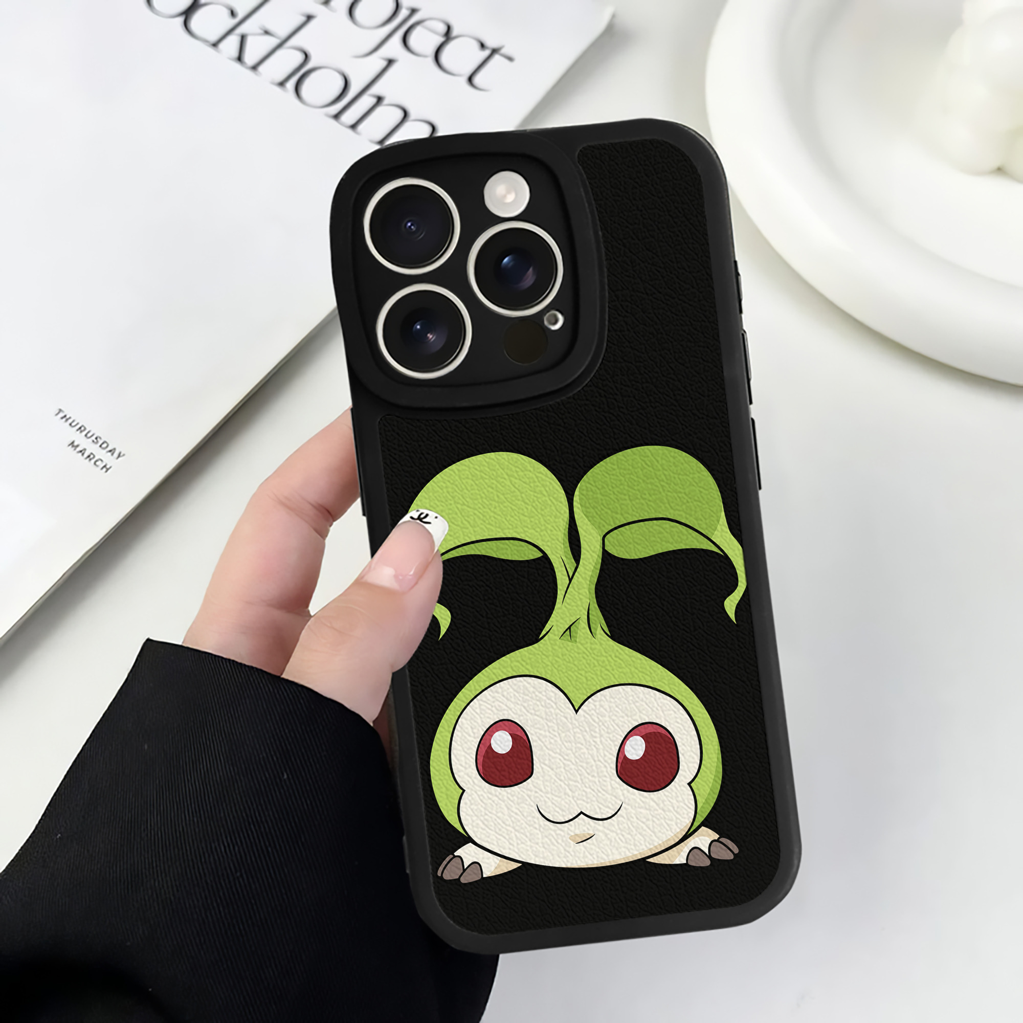 （画像用） Digimon デジタルモンスター/デジモン 【iPhone 16シリーズ対応】シリコンスマホケース（レザー調） 材質：シリコン